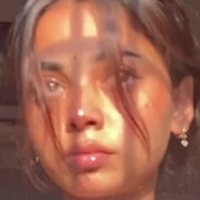Afr Khan Desnuda