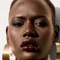 Ajak Deng Desnuda