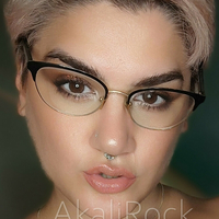 akalirock Desnuda