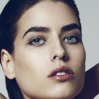 Alice Peneaca Desnuda