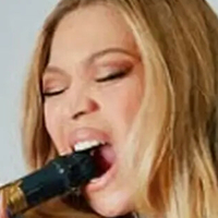 Amara Zammit Desnuda