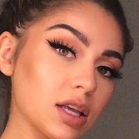 Andrea Russett Desnuda