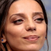 Angela Sarafyan Desnuda