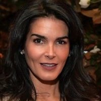 Angie Harmon Desnuda