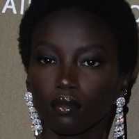 Anok Yai Desnuda