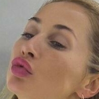Bella Gold Desnuda