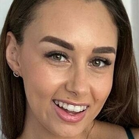 Busty Belle Desnuda