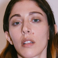 Caroline Polachek Desnuda