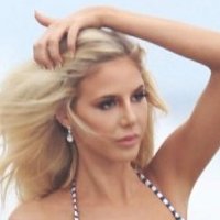 Daisy Lea Desnuda