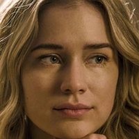 Elizabeth Lail Desnuda