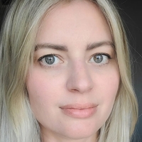 Elyse Willems Desnuda