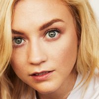 Emily Kinney Desnuda