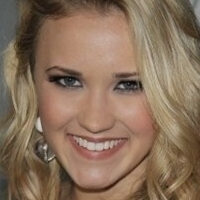 Emily Osment - Fakes Desnuda