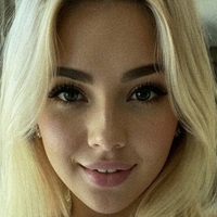 Emmy Lou Desnuda
