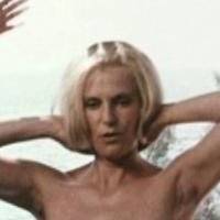 Gio Petré Desnuda