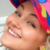 Hollyonfilm Desnuda