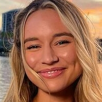 Lia Lewis Gribius Desnuda