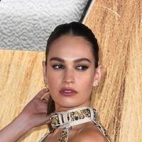 Lily James Desnuda