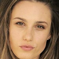Lily Robinson Desnuda