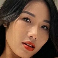 Linh Lee Desnuda