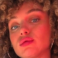 Loralio Desnuda