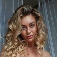 Mae Winters Desnuda