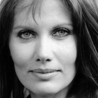 Maud Adams Desnuda
