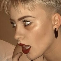 Mila Orriols Desnuda