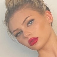 Mila Sobolov Desnuda