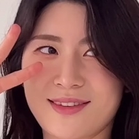 Min.E Desnuda