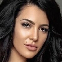 Nikki Waka Desnuda
