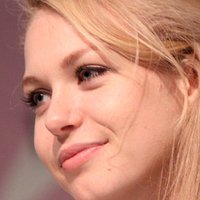 Penelope Mitchell Desnuda