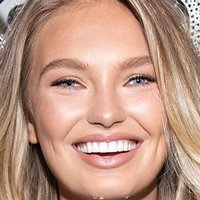 Romee Strijd Desnuda
