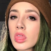 Shandude Desnuda