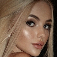 Victoria Real Beauty Desnuda
